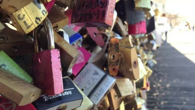 París propone selfies para acabar con los candados del amor