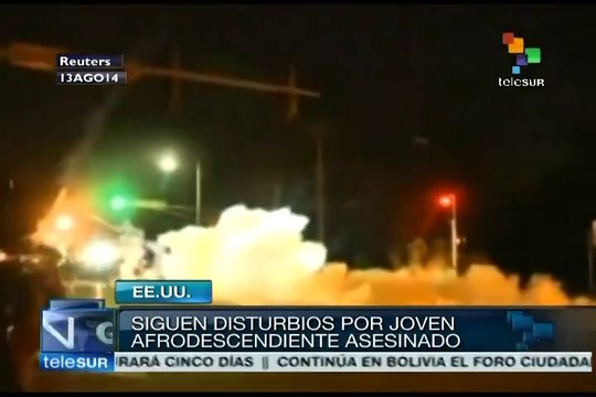 Gases lacrimógenos y balas de goma contra manifestantes en Ferguson