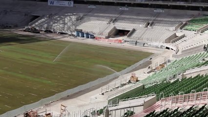Veja como foi colocação dos telões e do gramado do Allianz Parque