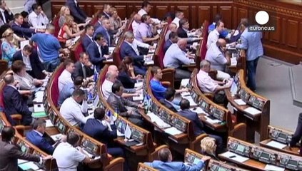 Kiev recupera un 80% del territorio perdido en el este y el parlamento autoriza a Poroshenko a sancionar a 172 personas y 65 empresas rusas