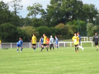 Match Amical La Vraie-Croix B - Tréffléan le 13-08-2014 Vidéo 2 (En l'état brut : J'ai essayé de la diminuer mais qualité très moyenne)