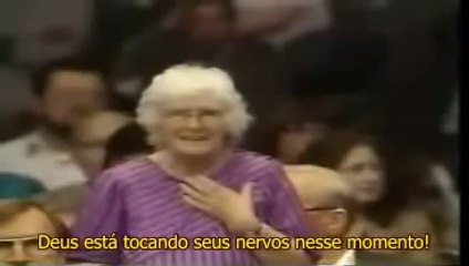Pastor Evangélico foi desmascarado quando fazia o truque de falar com Deus na igreja