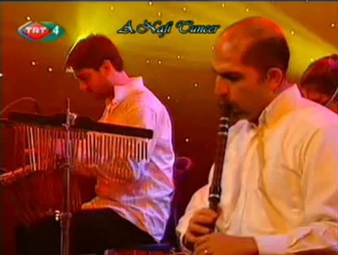 GÜLAY-Ben Bir Göçmen Kızı Gördüm Tuna Boyunda