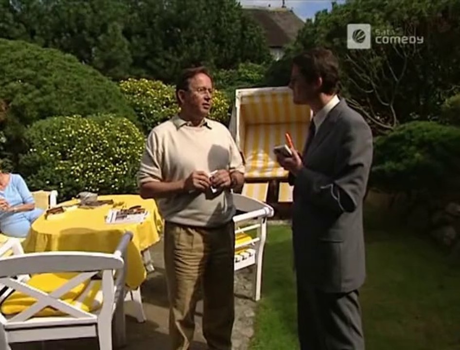 Die Harald Schmidt Show - 1136 - 2002-09-18 - Inken Johannsen, Oasis, Helmut und Manuel wählen