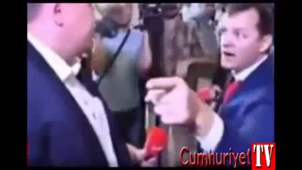 Milletvekili, tek yumrukla parti liderini yere serdi