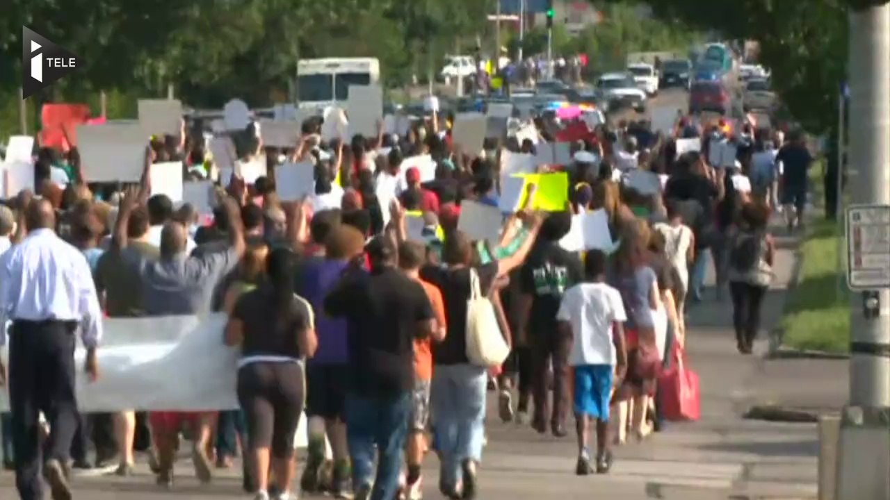 Ferguson : nouveaux défilés, mais dans le calme