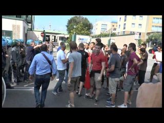 Download Video: Napoli - La manifestazione di Bagnoli per l'arrivo di Renzi -live- (14.08.14)