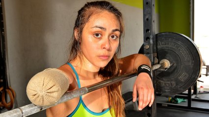 One-Armed Weightlifter Continues To Lift After Amputation