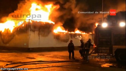 Registrado un potente incendio en dos naves en Seseña