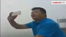 Selfie Çeken Çinli Adam Telefonu Denize Düşürdü