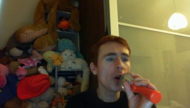 Wiwi égratigne chains de Nick Jonas