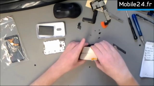 Comment remplacer la coque avant du Nokia Lumia 620