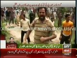 Police Supporting PMLN Worker Who Threw Stones On PTI Container