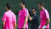 Les premiers pas de Luis Suarez à l'entraînement du Barça