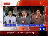 CM KPK Pervaiz Khattak dabang andaz me cigrette pite hue Container ki driving seat per bethkar Imran Khan ka intezar karte huwe