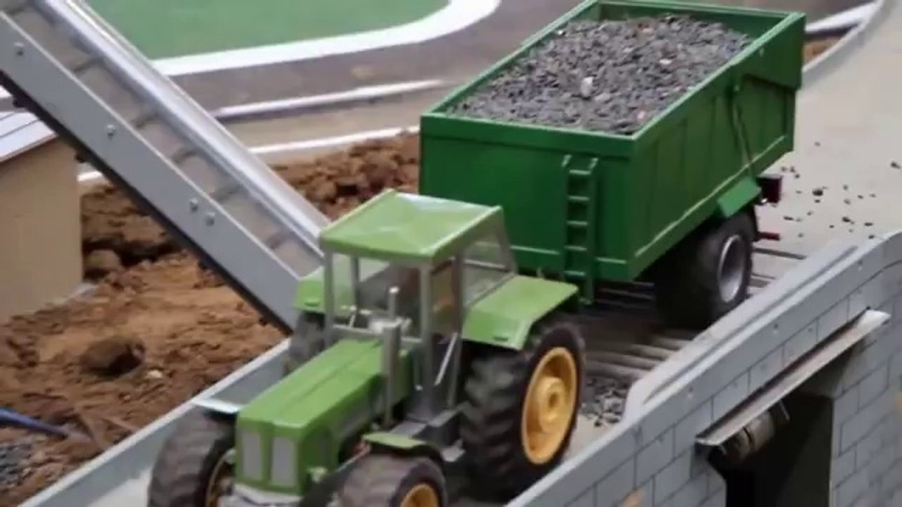 Uzaktan Kumandalı Oyuncak Traktör - Dailymotion Video