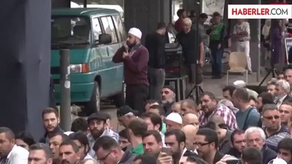 Açık Hava Camisinde 2 Bin Kişi Saf Tuttu