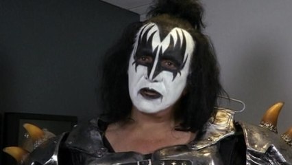 Simmons under fire for comments, Williams to be memorialized in game