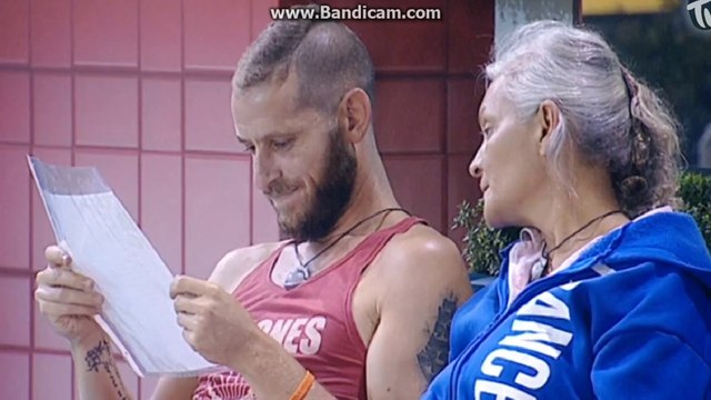 אלדד קורא את המכתב שקיבל מהבית - 15.08.14