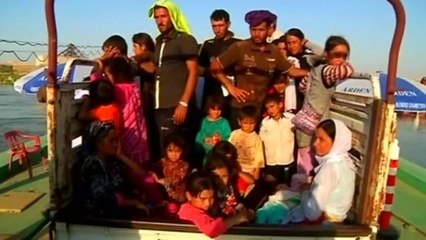 Descargar video: Yazidis refugees flee Islamic State persecutors