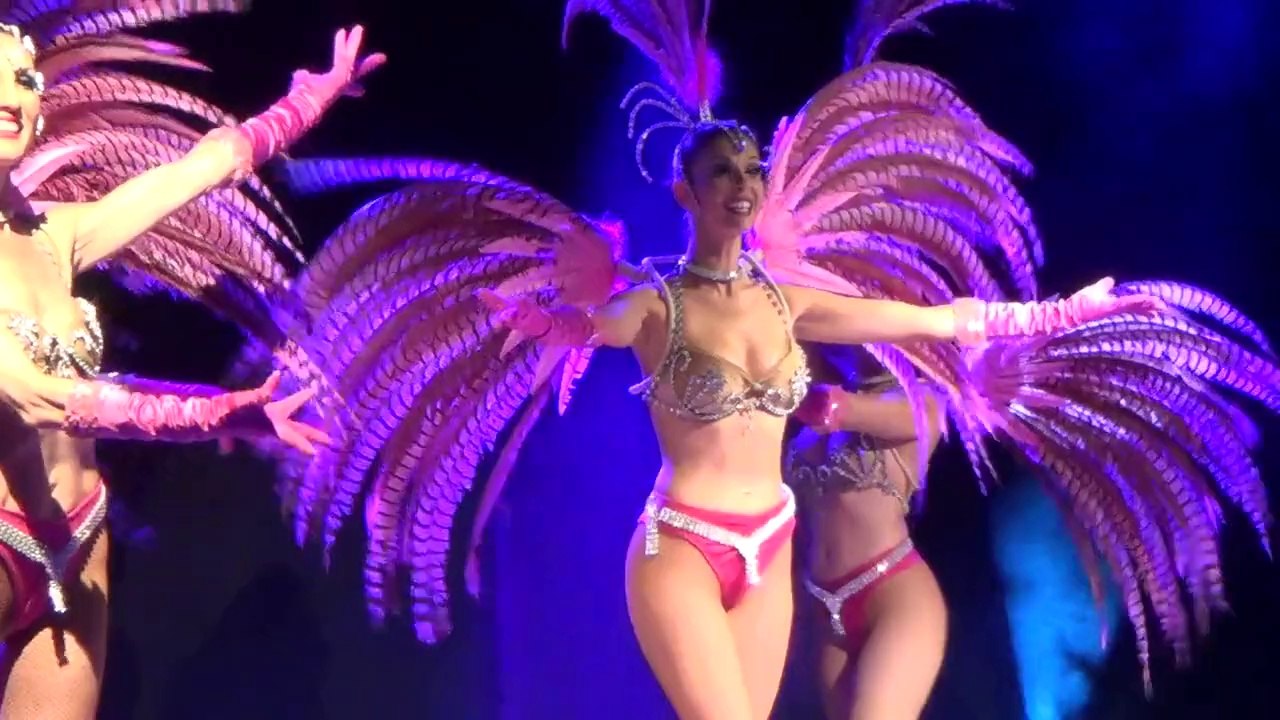 Actu Tourtour Var Inauguration du Théâtre de verdure lundi 11 août 2014 par Pierre Jugy, Maire de Tourtour soirée festive et musicale La Revue Farlight Le groupe Pepper Soul Lucie en acoustique Tourtour Haut Var