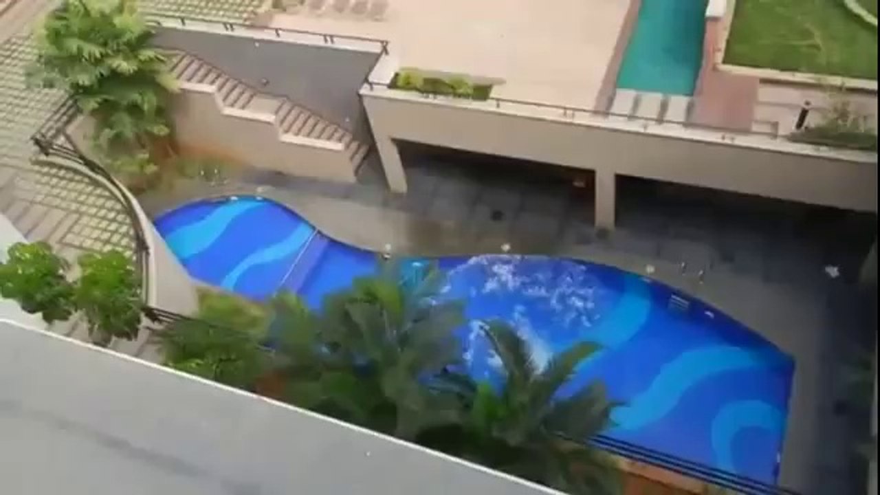 Aşırı Yüksekten Havuza Atlamak