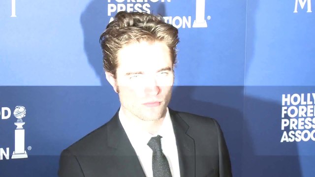 14.08.2014 Robert Pattinson at the HFPA Grants Banquet HD1 RedCarpePhotocall