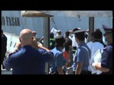 Napoli - Sbarco di immigrati al porto -live- (15.08.14)