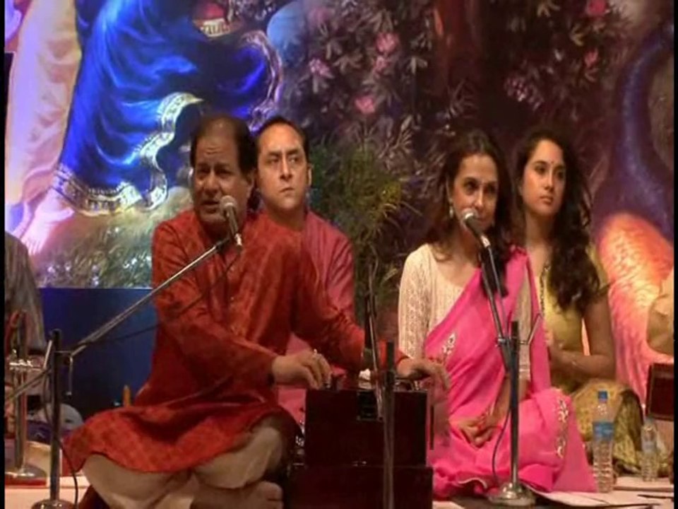 Bollywood Singer Anup Jalota's Best Bhajan - Live Stage Singing