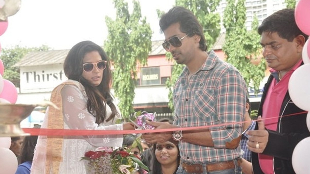 Nikhil Diwedi & Richa Chaddha At Salon Launch moviezadda