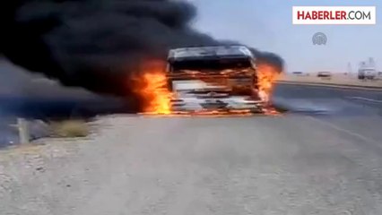 Nusaybin'de hareket halindeki tır yandı -