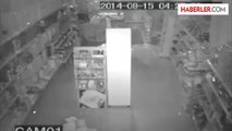 Marketten hırsızlık güvenlik kamerasına yansıdı -