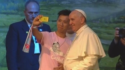 Pope takes "selfie" with Catholic youth