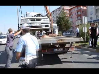 UŞAK-İZMİR ASFALTINDA TRAFİK KAZASI YAŞANDI