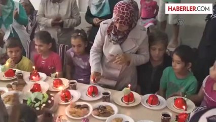 Yetim çocuklara doğum günü kutlaması -