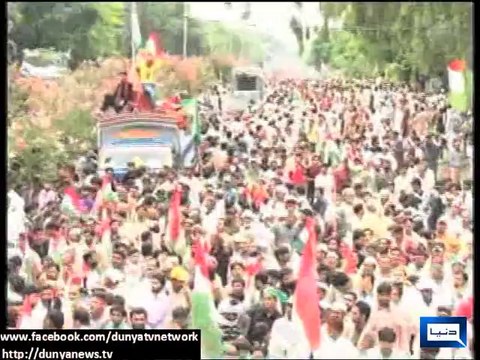 Dunya News - Qadri hugs, lets go 'Islamabad's Gullu Butt' apprehended from rally