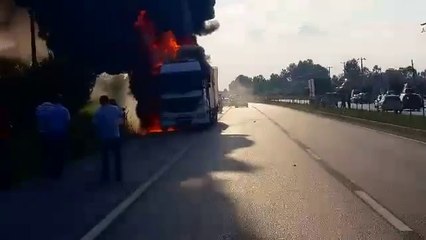 Samsun'da TIR yanıyor izle