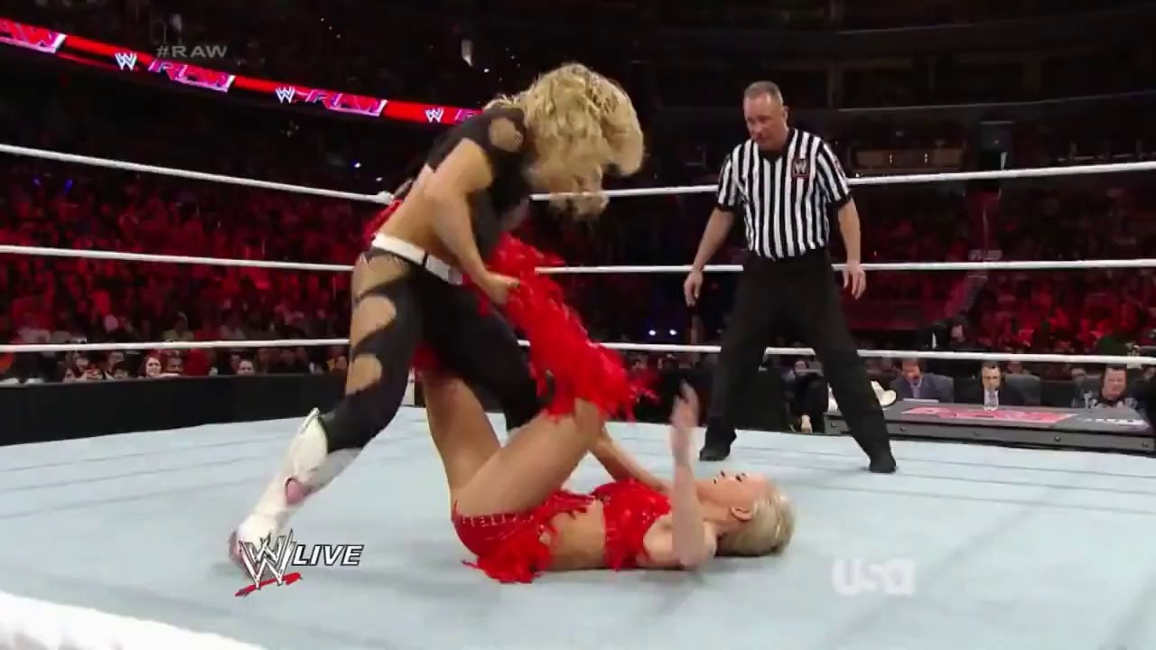 WWE RAW 2014/03/31 Summer Rae vs. Natalya & AJ Lee vs. Naomi (720p)