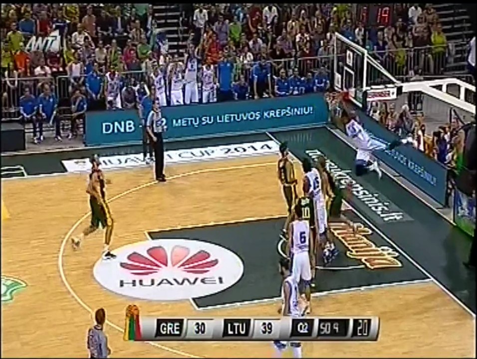 Το κάρφωμα του Γιάννη Αντετοκούνμπο με τη Λιθουανία