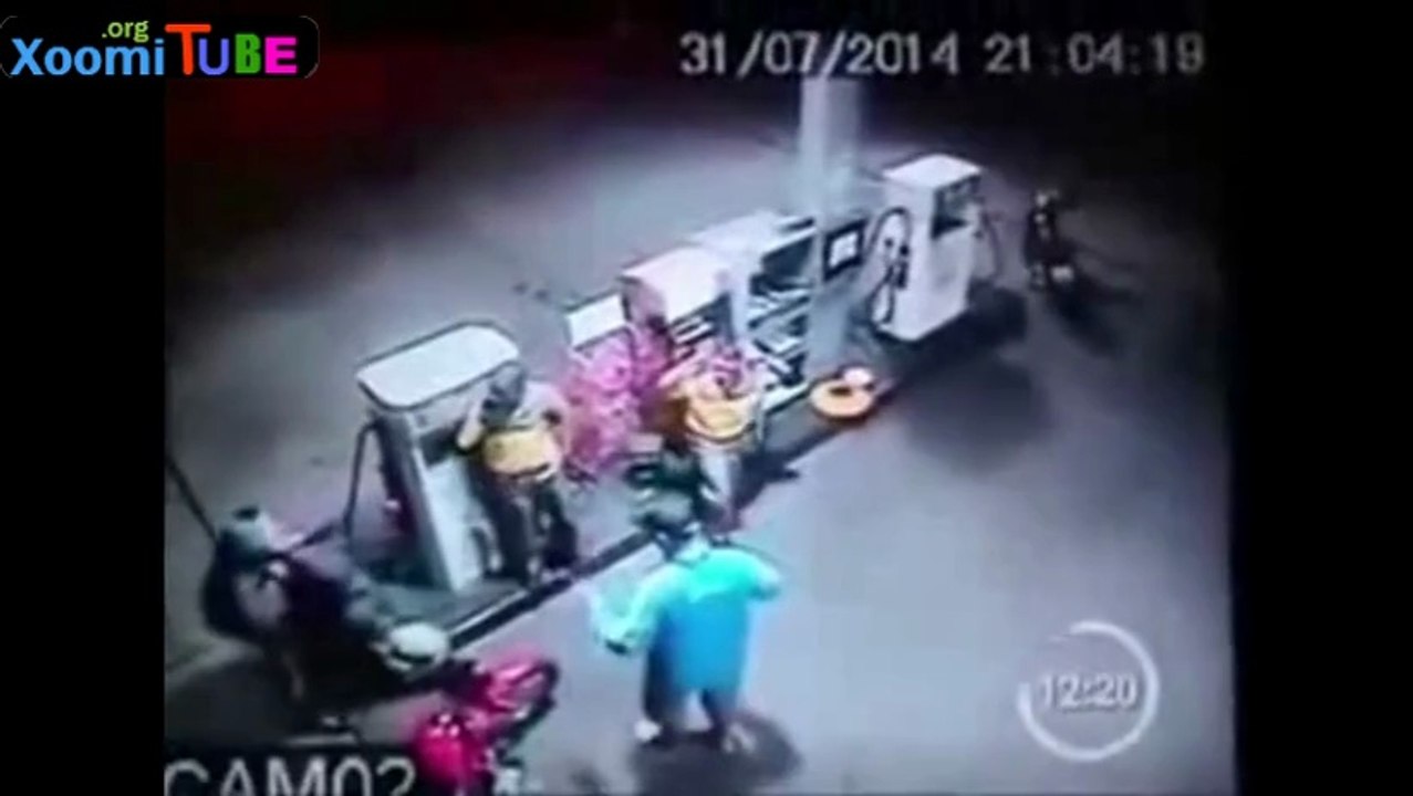 Super cop's lightening reaction saves guy with gun to his head