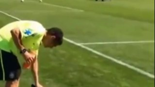 ►Wow! Neymar scores from behind the goal during training