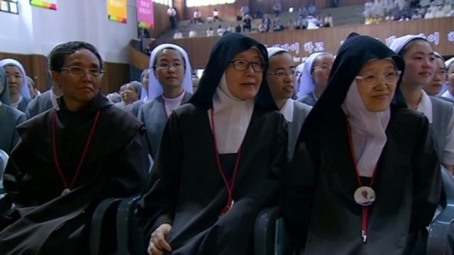 Monks and nuns greet Pope Francis