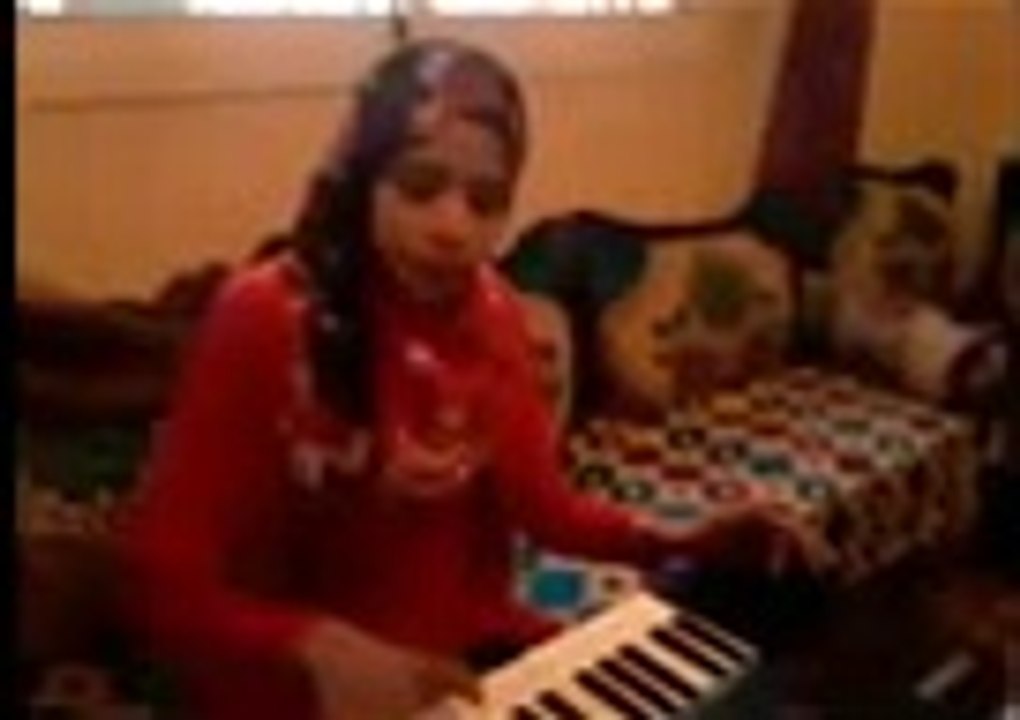 شاهد الفيديو - كارثة مغربية - سينا جديدة بالحجاب تغني