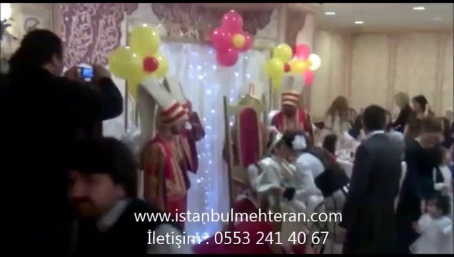 mehter takımı ve yeniçeriler ile sünnet düğünü izleyenlerden büyük ilgi aldı