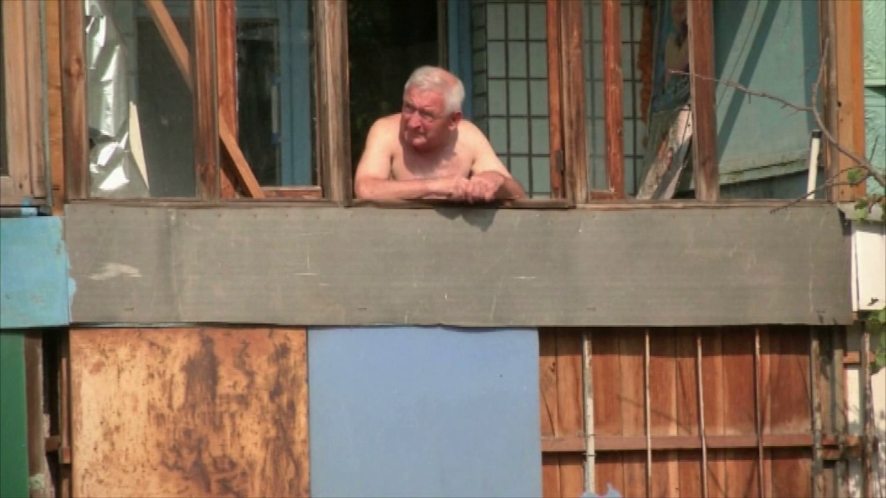 A Lyssytchansk dans l'est de l'Ukraine, les habitants retrouvent leurs maisons détruites.