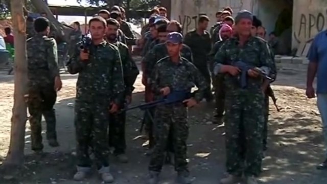 Syrian Kurds teach Yazidis to fight Islamic State