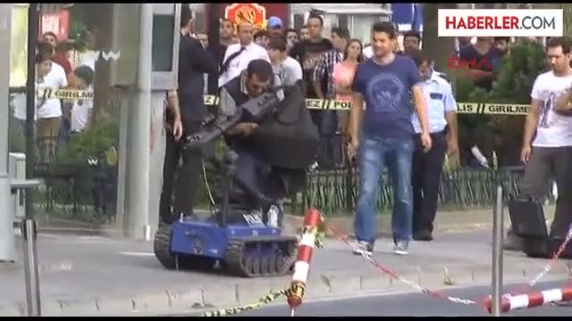 Fatih'te Bir Alışveriş Merkezinin Önündeki Kaldırıma Bırakılan Çanta, Kaplan Adı Verilen Bomba...