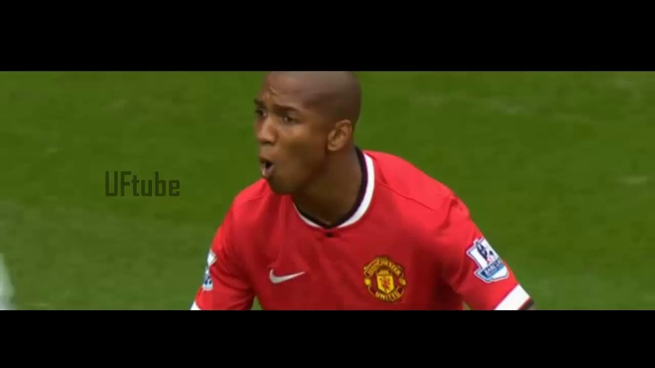 A Bird Shits in Ashley Young's Mouth (Funny HD) Pássaro Caga na Boca de Jogador