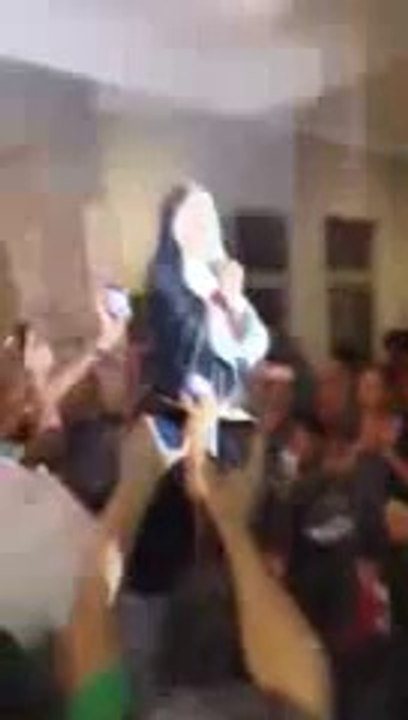 IRAK UNE STATUE DE LA VIERGE MARIE PLEURE DES LARMES QUI SE SERAIENT TRANSFORMÉES EN SANG