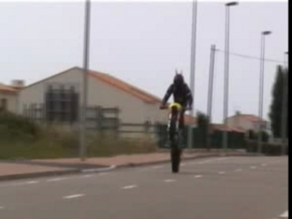 85-Sydney debout sur la selle